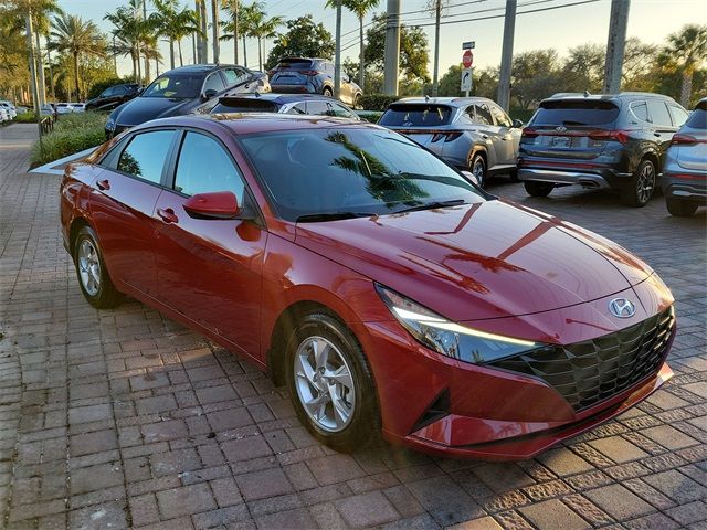 2023 Hyundai Elantra SE
