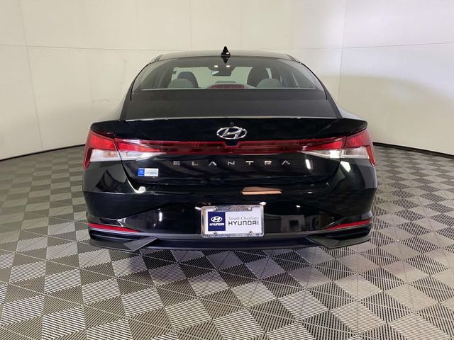 2023 Hyundai Elantra SE