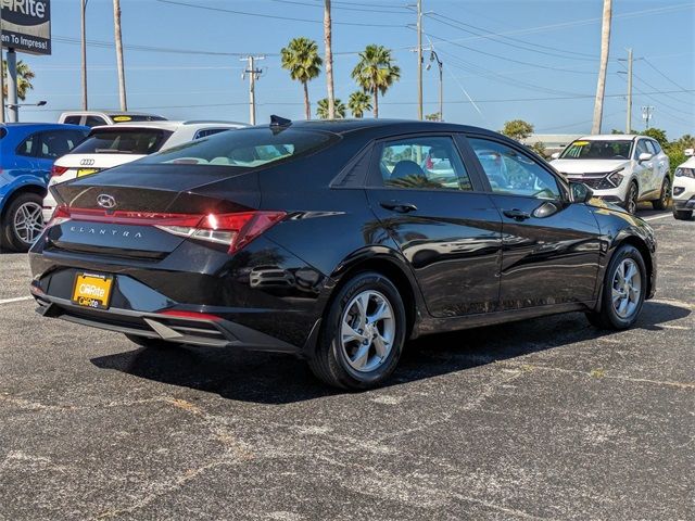 2023 Hyundai Elantra SE