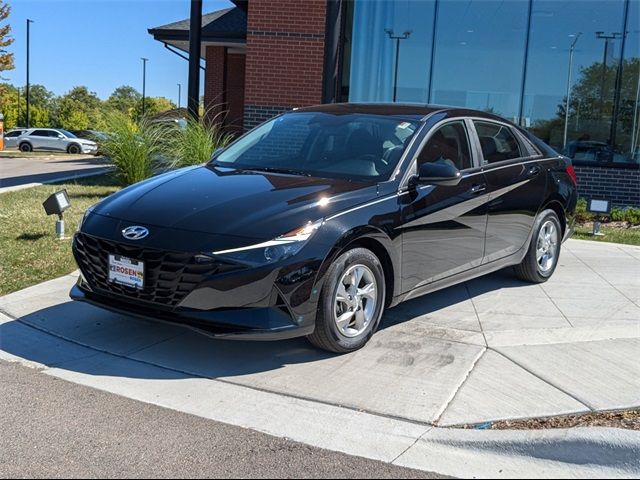 2023 Hyundai Elantra SE