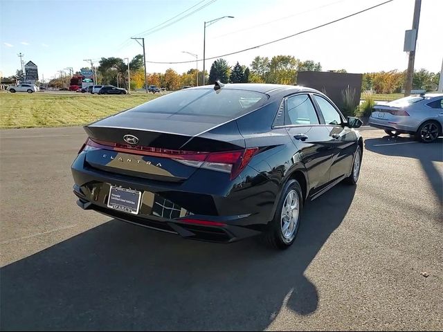 2023 Hyundai Elantra SE