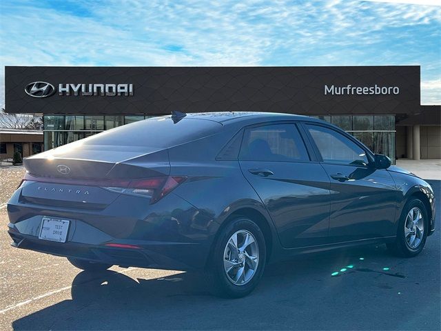 2023 Hyundai Elantra SE