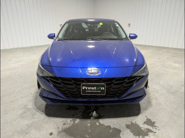 2023 Hyundai Elantra SE