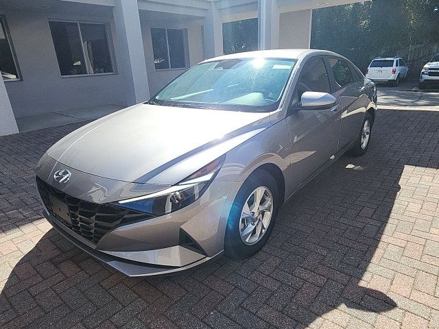 2023 Hyundai Elantra SE