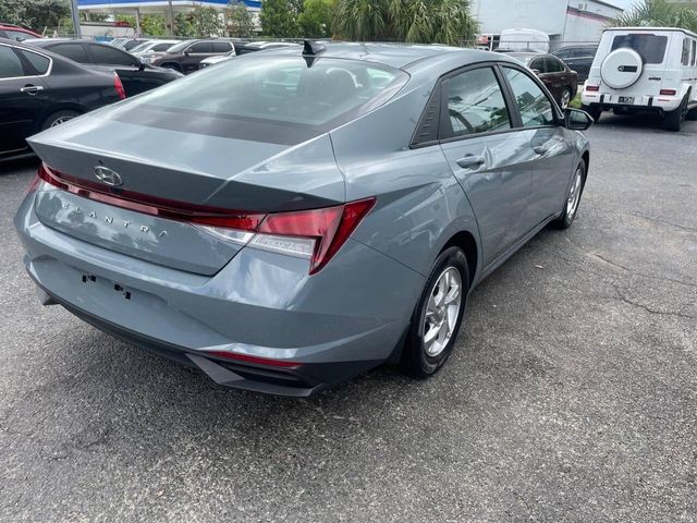 2023 Hyundai Elantra SE