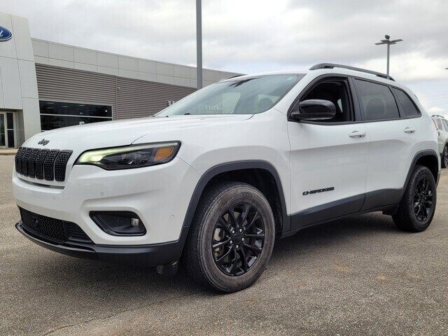 2023 Jeep Cherokee Altitude Lux