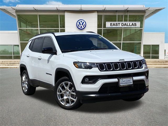 2023 Jeep Compass Latitude Lux