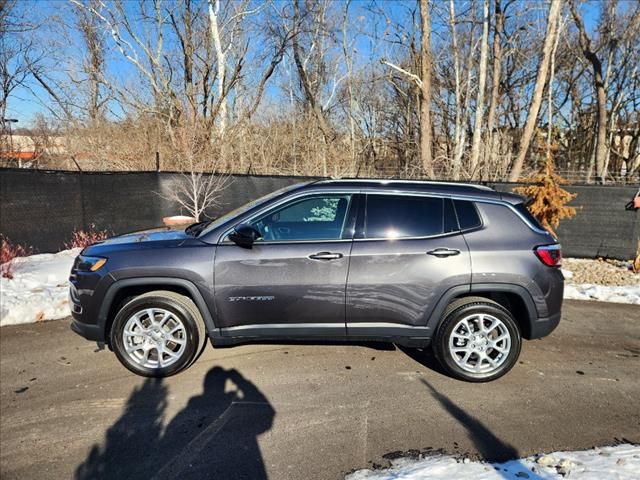 2023 Jeep Compass Latitude Lux