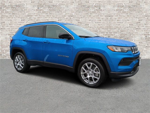 2023 Jeep Compass Latitude Lux