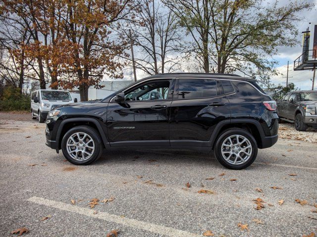 2023 Jeep Compass Latitude Lux