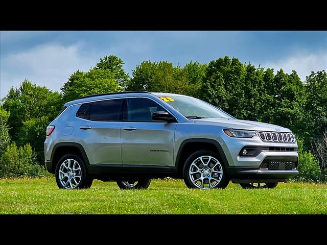 2023 Jeep Compass Latitude Lux