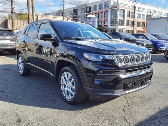 2023 Jeep Compass Latitude Lux