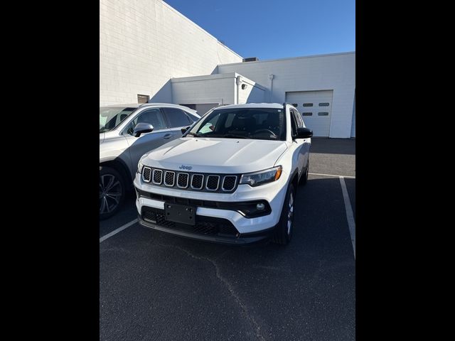 2023 Jeep Compass Latitude Lux