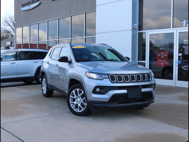 2023 Jeep Compass Latitude Lux