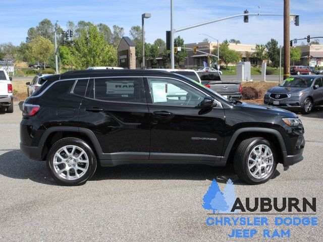 2023 Jeep Compass Latitude Lux