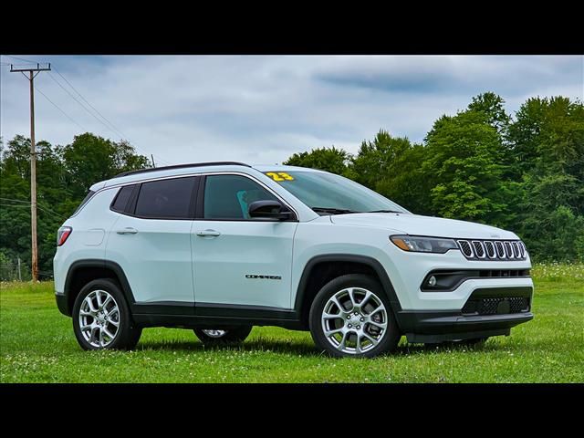 2023 Jeep Compass Latitude Lux