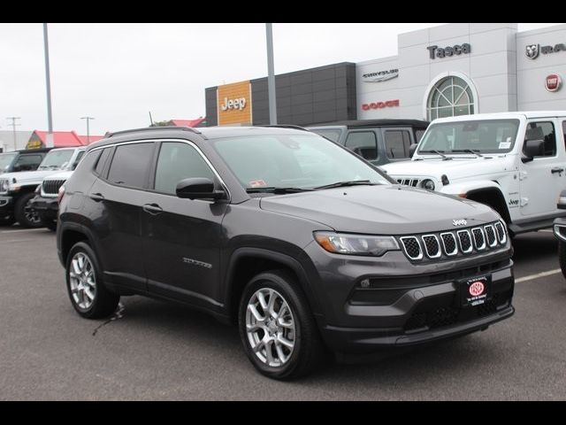 2023 Jeep Compass Latitude Lux