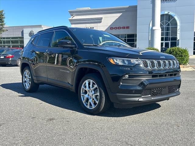 2023 Jeep Compass Latitude Lux