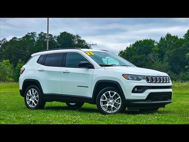 2023 Jeep Compass Latitude Lux