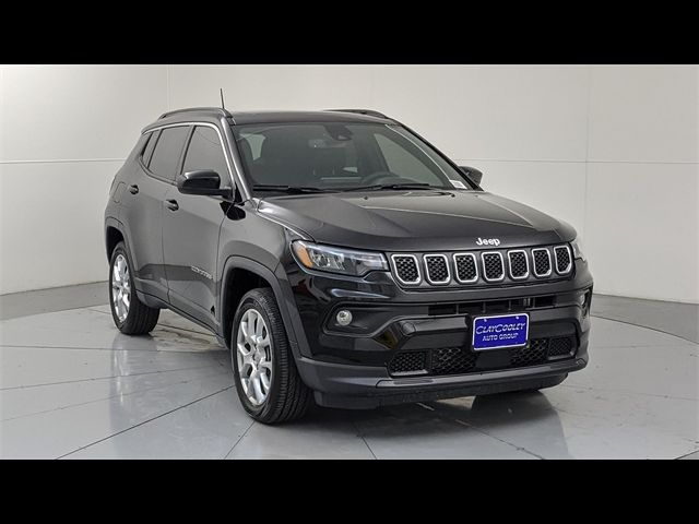 2023 Jeep Compass Latitude Lux