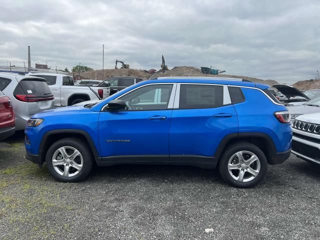 2023 Jeep Compass Latitude Lux