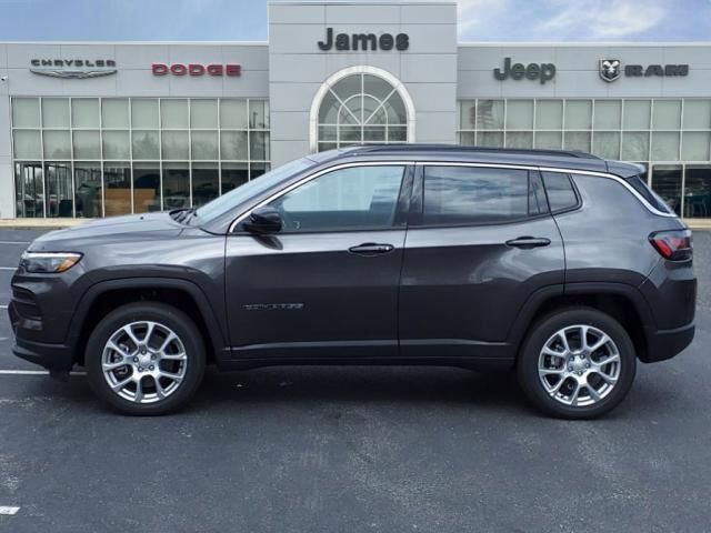 2023 Jeep Compass Latitude Lux