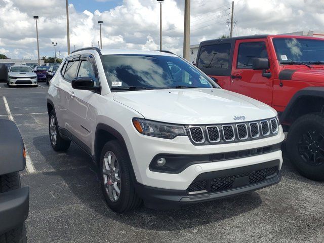 2023 Jeep Compass Latitude Lux