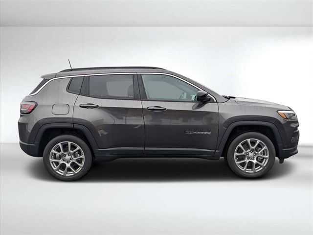 2023 Jeep Compass Latitude Lux