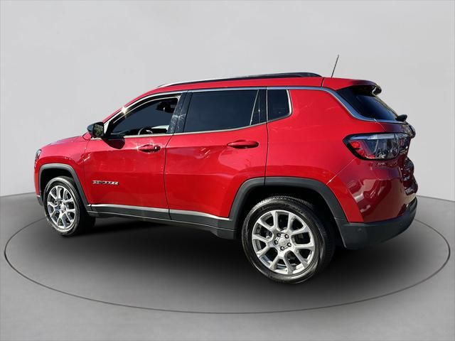 2023 Jeep Compass Latitude Lux