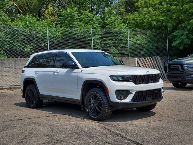 2023 Jeep Grand Cherokee Laredo