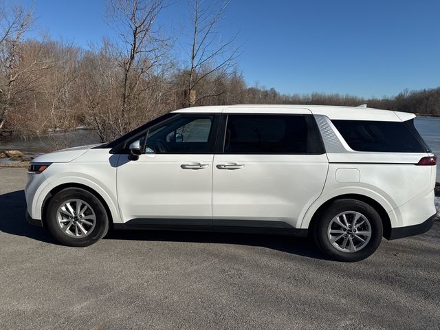 2023 Kia Carnival LX