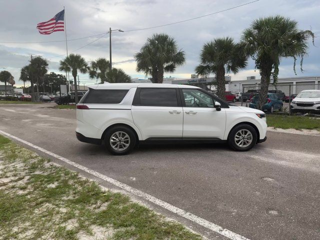 2023 Kia Carnival LX