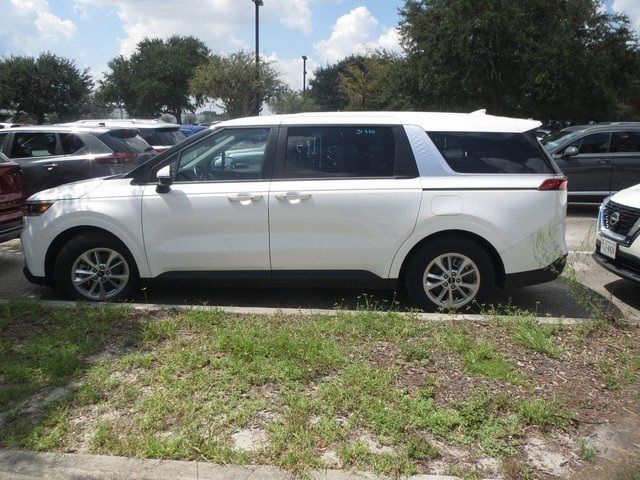 2023 Kia Carnival LX