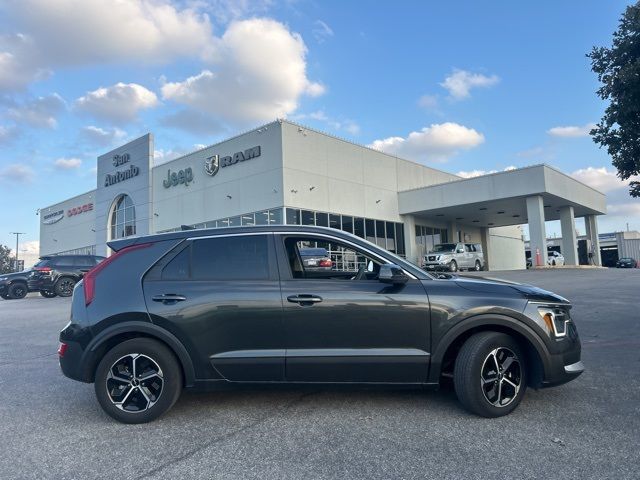 2023 Kia Niro LX