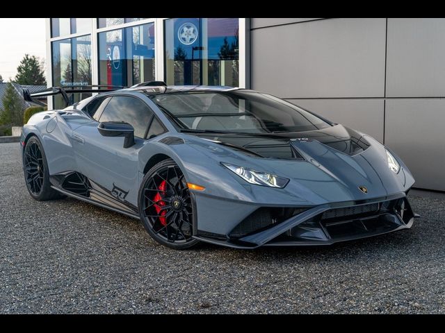 2023 Lamborghini Huracan STO Base