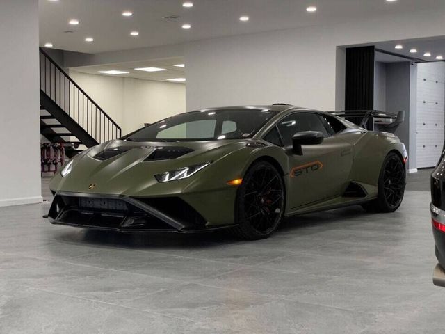 2023 Lamborghini Huracan STO Base