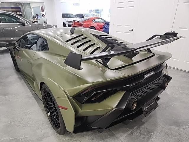 2023 Lamborghini Huracan STO Base