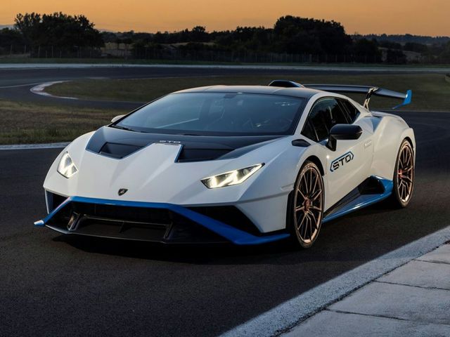 2023 Lamborghini Huracan STO Base