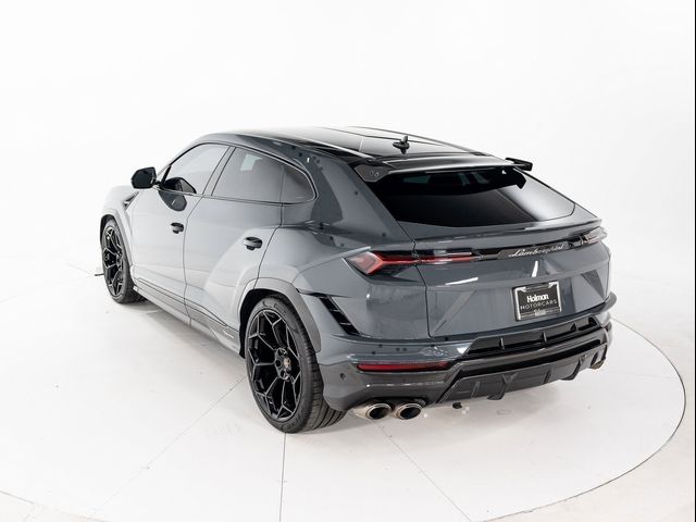 2023 Lamborghini Urus Performante