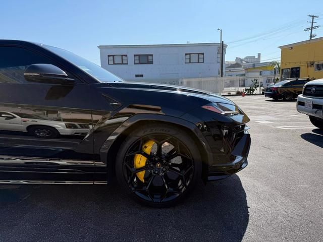 2023 Lamborghini Urus Performante