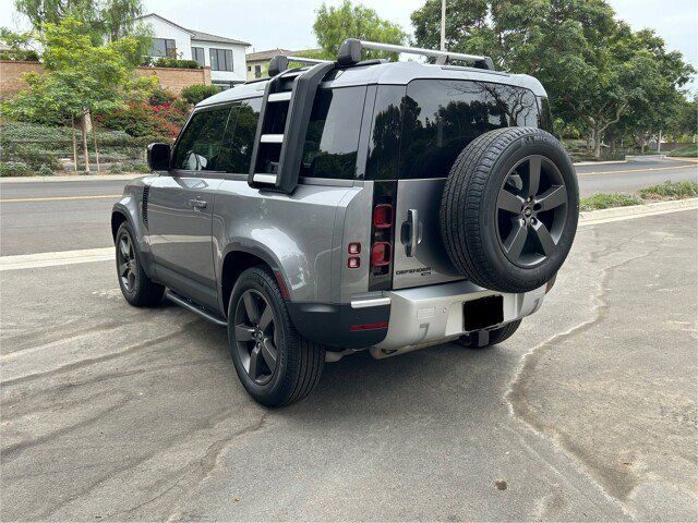 2023 Land Rover Defender SE