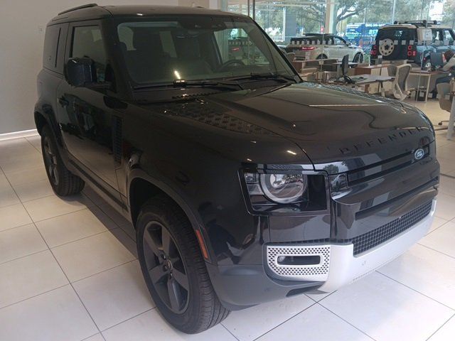 2023 Land Rover Defender SE