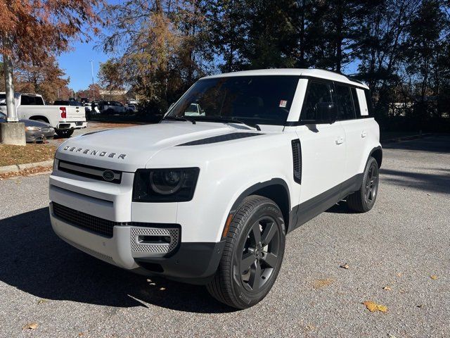 2023 Land Rover Defender SE