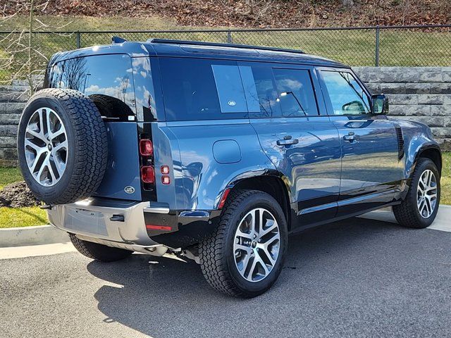 2023 Land Rover Defender SE