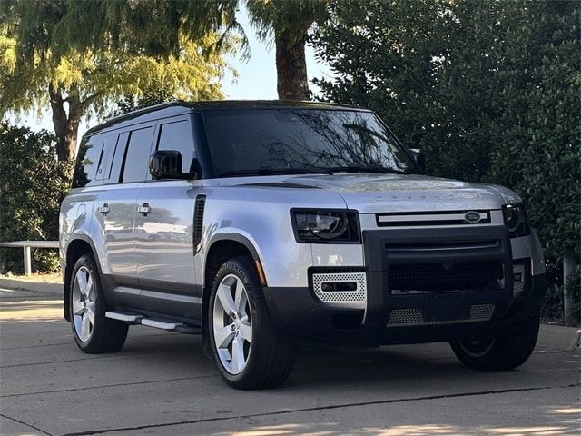 2023 Land Rover Defender SE