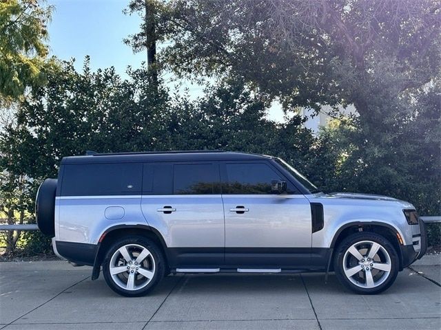 2023 Land Rover Defender SE