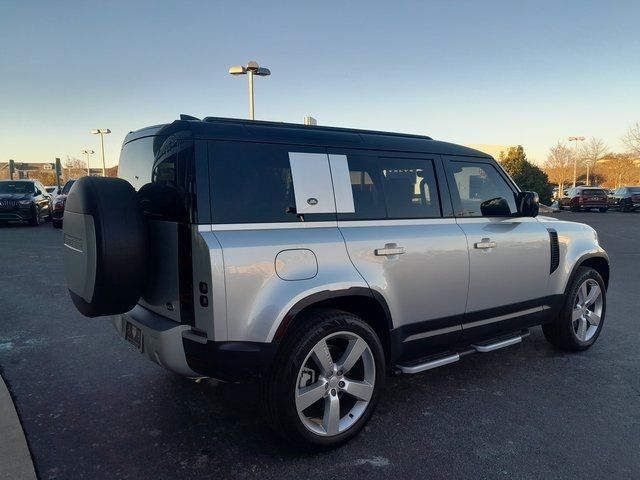 2023 Land Rover Defender SE