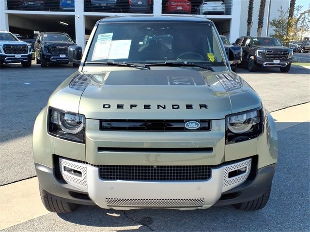 2023 Land Rover Defender SE