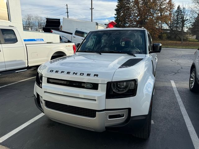 2023 Land Rover Defender SE