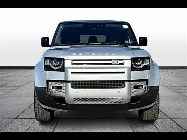 2023 Land Rover Defender SE